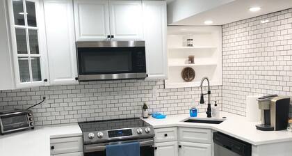 AMAZING HUGE GALLERY APARTMENT + FREE PARKING IN PRIME LOCATION
