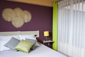 1 bedroom, desk, free WiFi, bed sheets
