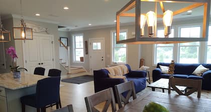 Summer Oasis in Narragansett! 5BR Home Perfect for Family & Friends!