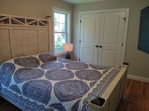 5 bedrooms, iron/ironing board, free WiFi, bed sheets