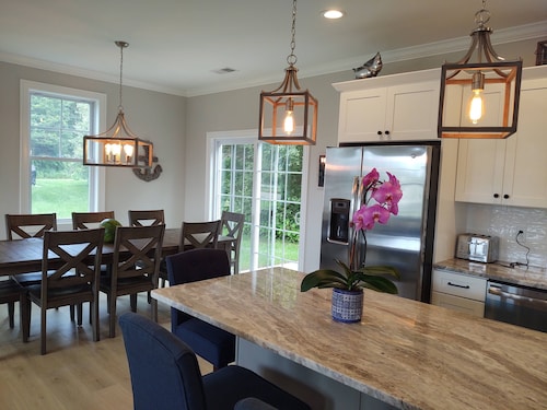 Summer Oasis in Narragansett! 5BR Home Perfect for Family & Friends!