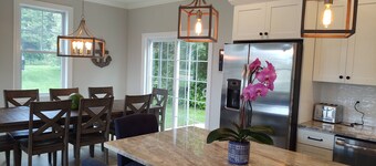 Summer Oasis in Narragansett! 5BR Home Perfect for Family & Friends!