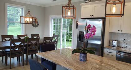 Summer Oasis in Narragansett! 5BR Home Perfect for Family & Friends!
