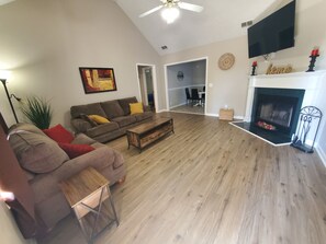 TV, fireplace - Windemere- Location! Cul-de-sac near I24. Fenced (Murfreesboro)