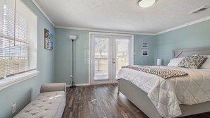 2 bedrooms, desk, iron/ironing board, free WiFi