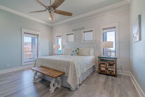 6 slaapkamers, een bureau, een strijkplank/strijkijzer, gratis wifi