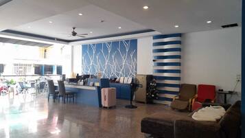 Superior Twin Room | Living area | 40-inch TV with cable channels