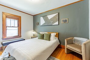 3 bedrooms, desk, travel crib, free WiFi