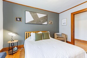 4 bedrooms, desk, travel cot, free WiFi