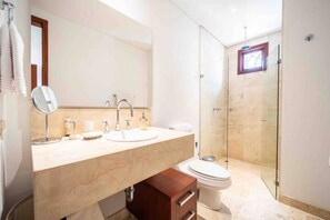 Combined shower/bathtub
