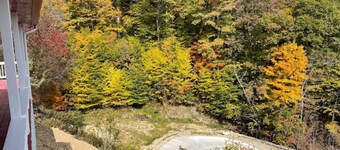 Overlook Lodge 5 min to slopes 5 King Master ensuites 7 bedrooms 8 baths amazing views.