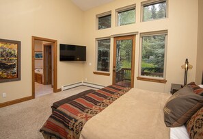 3 bedrooms, desk, iron/ironing board, WiFi