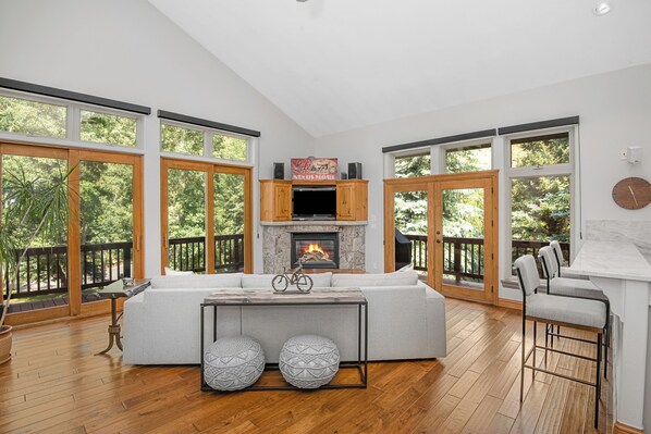 Téléviseur, foyer, chaîne audio