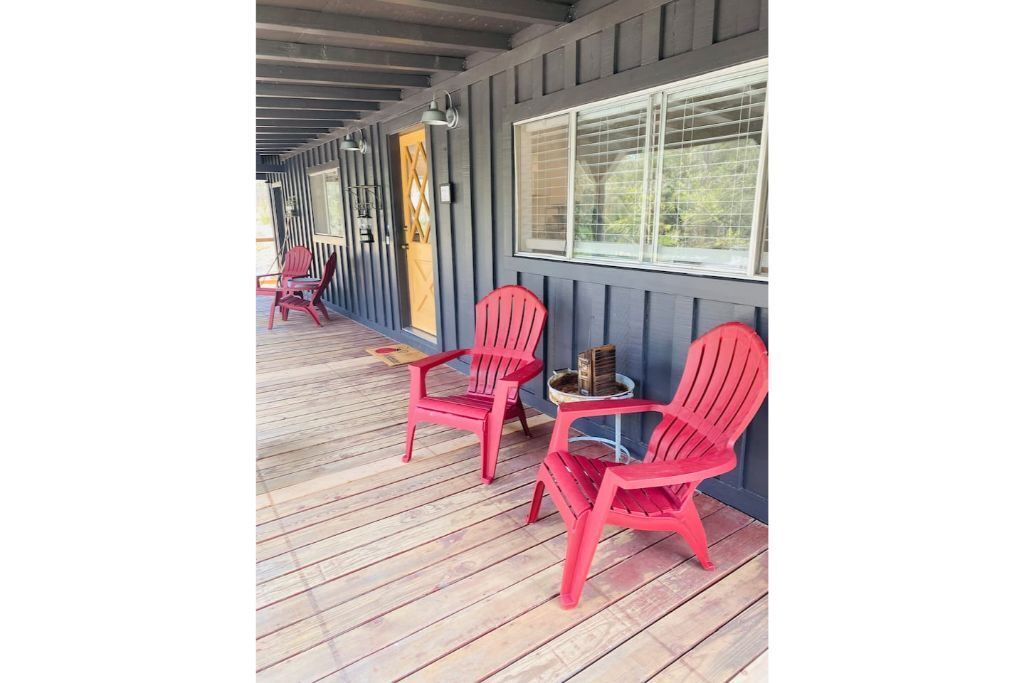 The Wild Turkey Lookout is a beautiful home in Mariposa and close to Yosemite! 