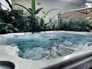 Outdoor spa tub - ViVe Resort Cariari - Hydromassage and private pool (La Asuncion)