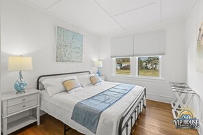 4 bedrooms, desk, iron/ironing board, travel cot