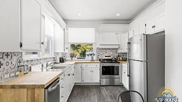 KĂŒhlschrank, Mikrowelle, Ofen, Herdplatte