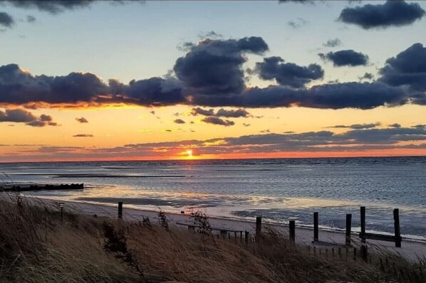 Una spiaggia nelle vicinanze