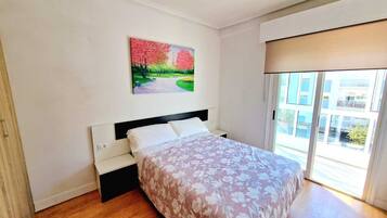 2 bedrooms, iron/ironing board, travel crib, free WiFi