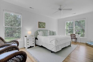 4 bedrooms, iron/ironing board, free WiFi