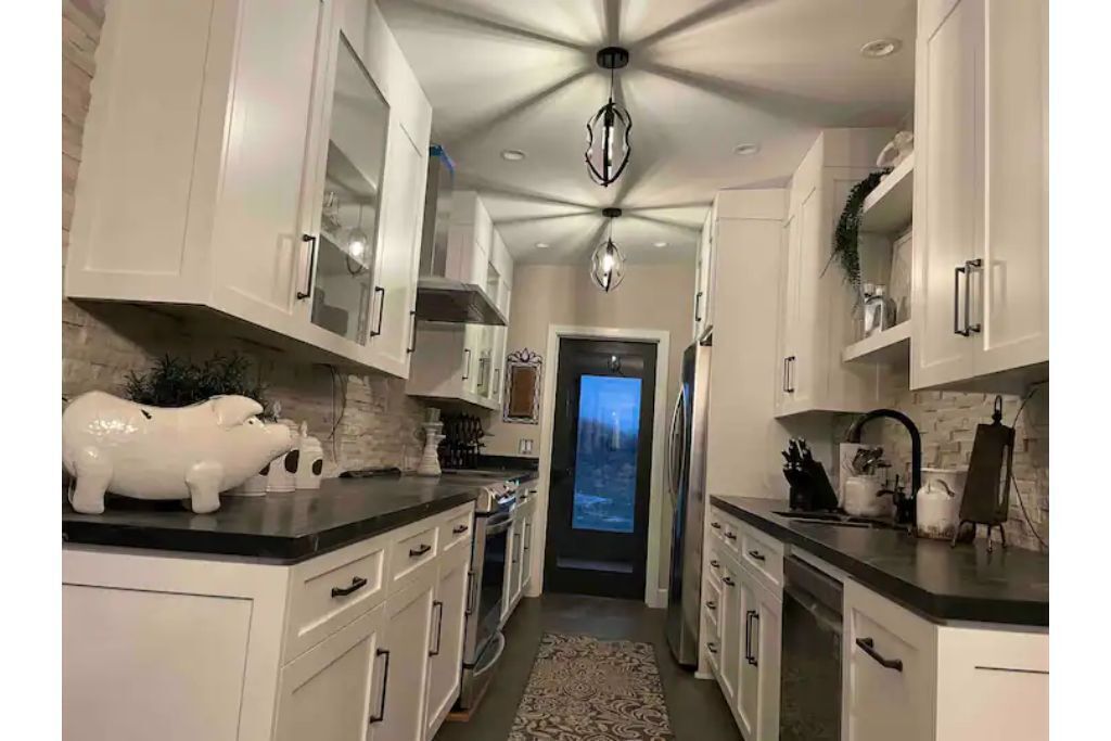 new zen retreat 360 lake/mtn views downtown