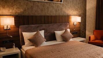 Iron/ironing board, free WiFi, bed sheets