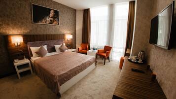 Iron/ironing board, free WiFi, bed sheets