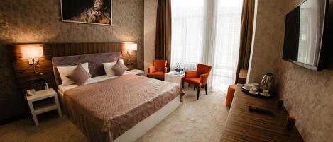 Deluxe Double Room | Iron/ironing board, free WiFi, bed sheets