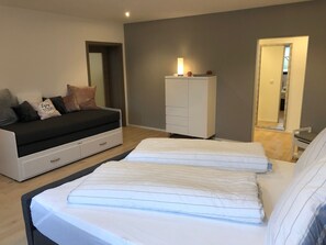 2 عدّة غرف نوم وسرير سفر وواي فاي مجانًا