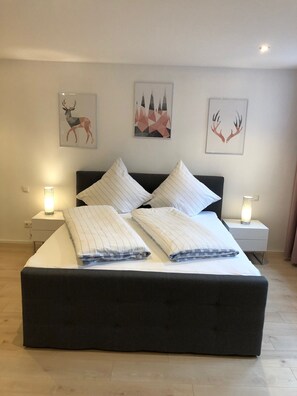 2 Schlafzimmer, Reisekinderbett, kostenloses WLAN