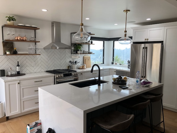 Dining tables, kitchen islands