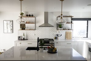 Dining tables, kitchen islands - Privacy with Amazing Panoramic View! (Los Angeles)