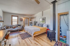 1 slaapkamer, een bureau, wifi, beddengoed