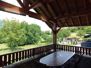 Property grounds - House with large terrace and mountain views (Chamoux-sur-Gelon)