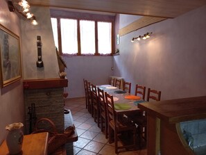 Dining - House with large terrace and mountain views (Chamoux-sur-Gelon)
