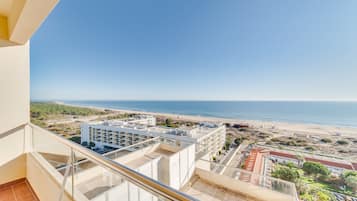 Family Suite with Sea View | Balcón