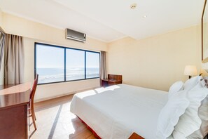 Suite Superior Sea View with Terrace | Schallisolierte Zimmer, Reisekinderbett, kostenloses WLAN, Bettwäsche