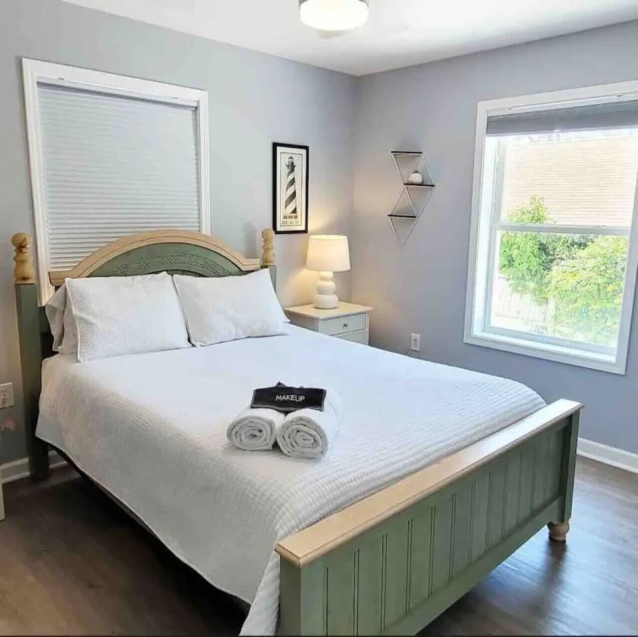 3 bedrooms, desk, iron/ironing board, travel crib