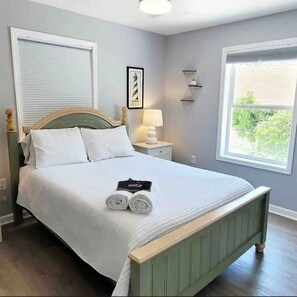 3 Schlafzimmer, Schreibtisch, Bügeleisen/Bügelbrett, Reisekinderbett