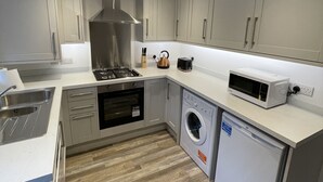 Private kitchen - Ebor Mill's Cottage, a great location for exploring Haworth (Haworth)