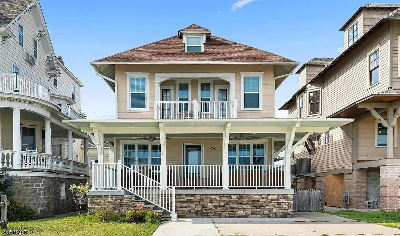 Luxurious Beachfront Victorian on Beach Ave!