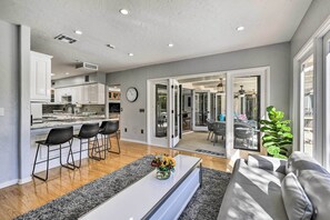 TV, fireplace, stereo