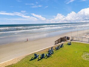 Beach nearby, sun loungers, beach towels