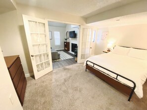 2 slaapkamers, een strijkplank/strijkijzer, wifi, beddengoed