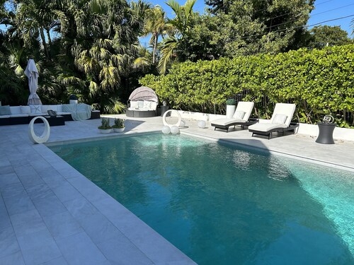 beautiful villa in a paradise island with private pool and jacuzzi