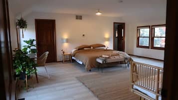 1 bedroom, desk, iron/ironing board, WiFi