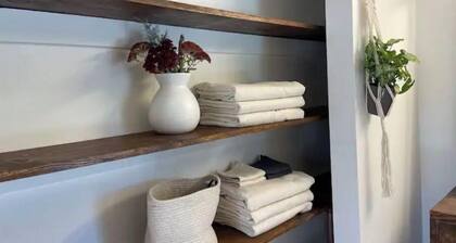 * New * Modern Chic Studio /soaking tub/ bike path