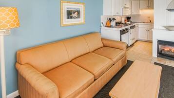 Standard Condo, 1 Bedroom | Living area