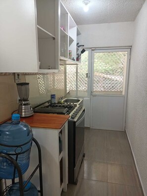 Kühlschrank, Kochgeschirr/Geschirr/Besteck, Hummer-/Krabbenkochtopf