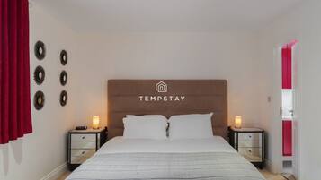 5 bedrooms, iron/ironing board, WiFi, bed sheets